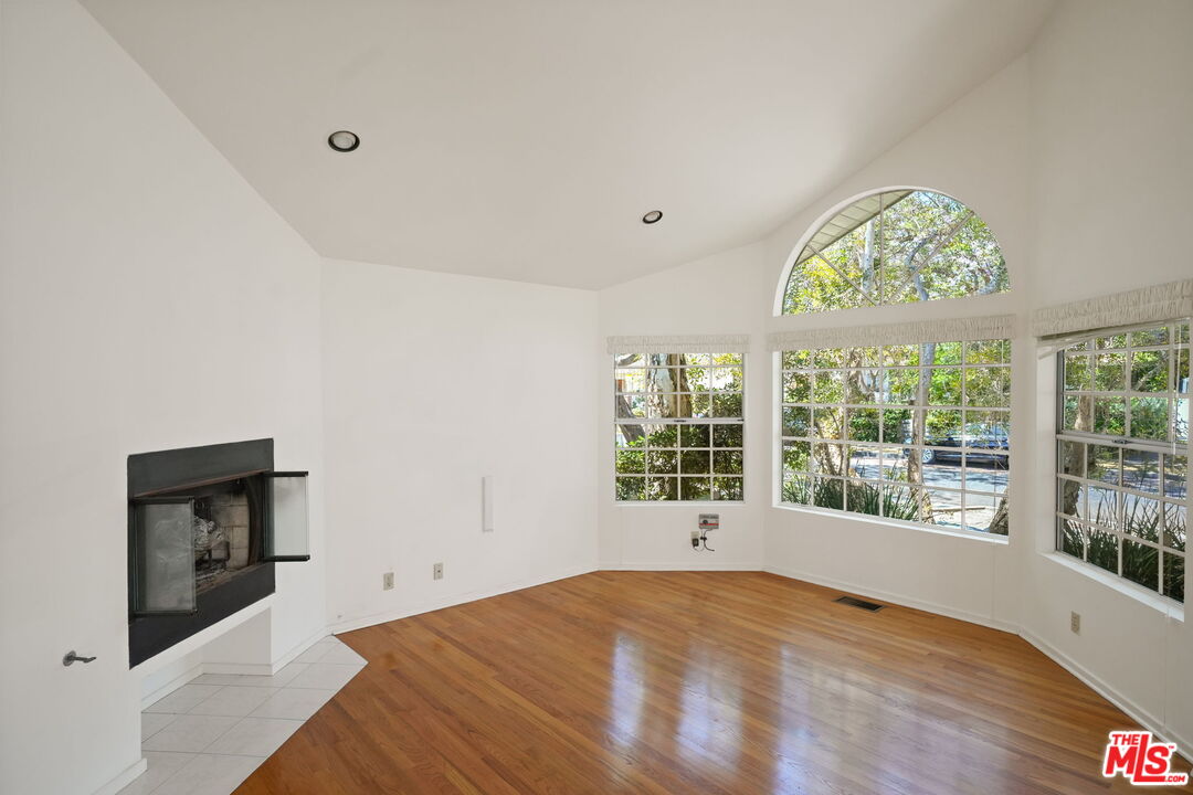 2534 Wellesley Ave