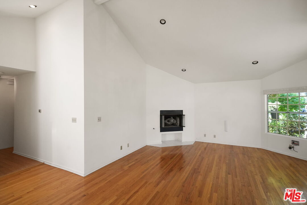 2534 Wellesley Ave
