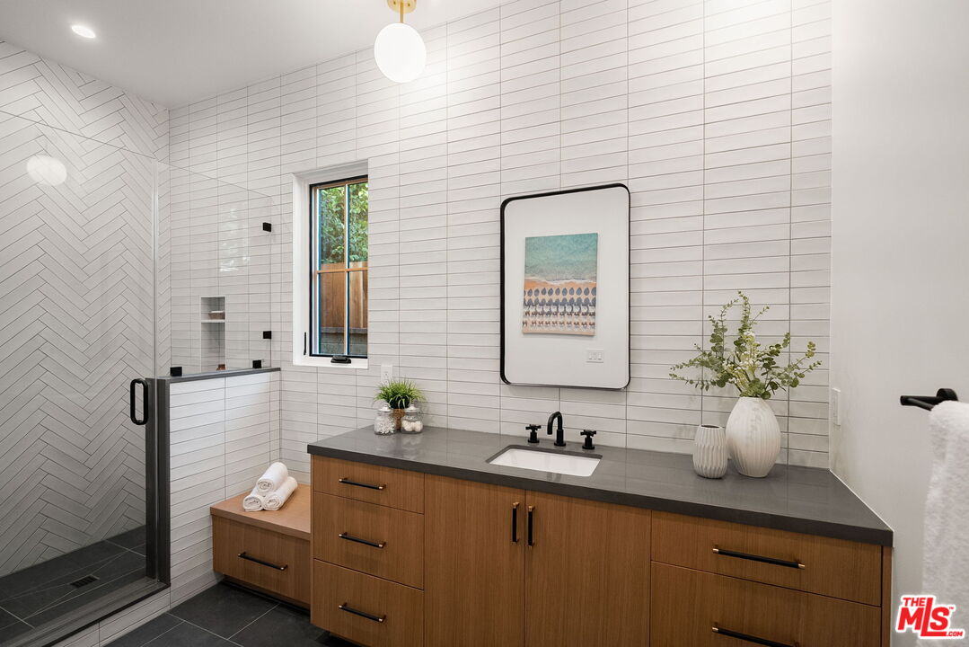 1823 S Shenandoah St