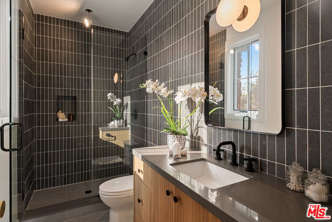 1823 S Shenandoah St