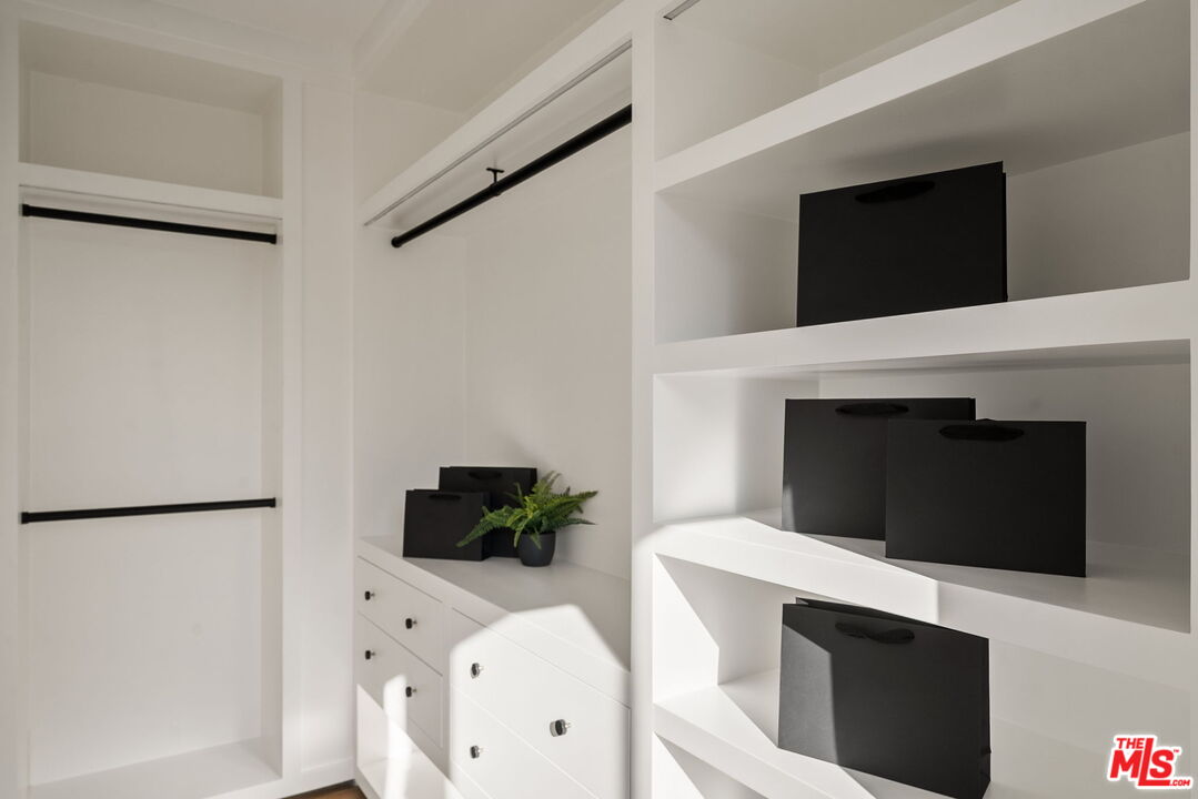 1823 S Shenandoah St