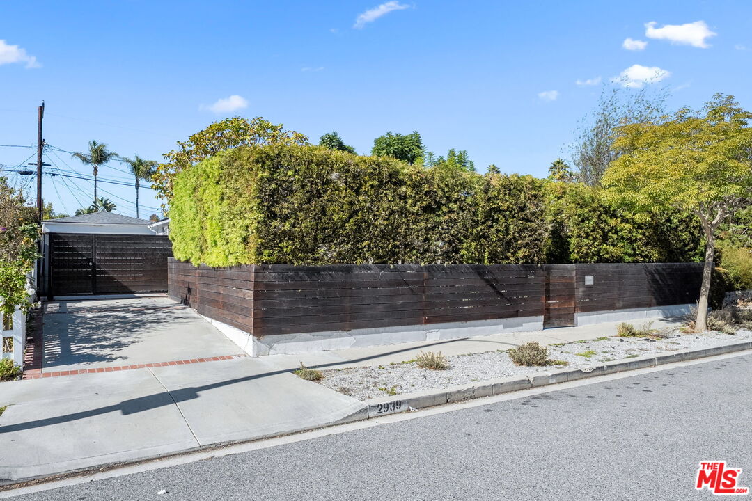 2939 S Oakhurst Ave