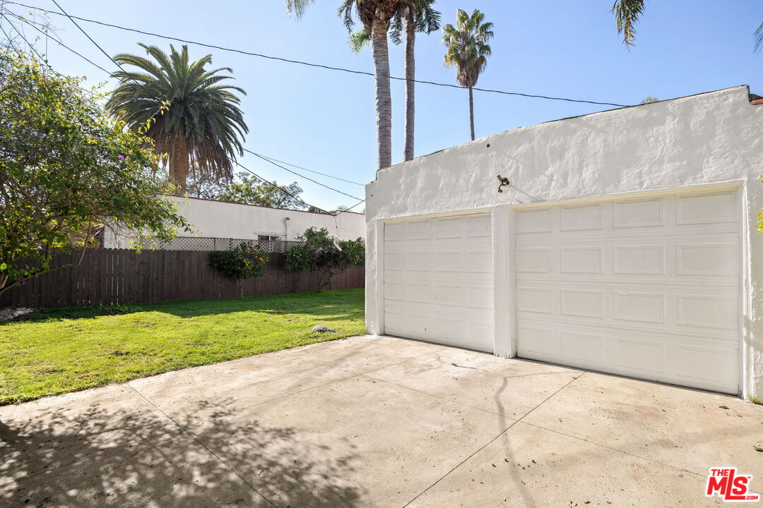 1562 S Crescent Heights Blvd