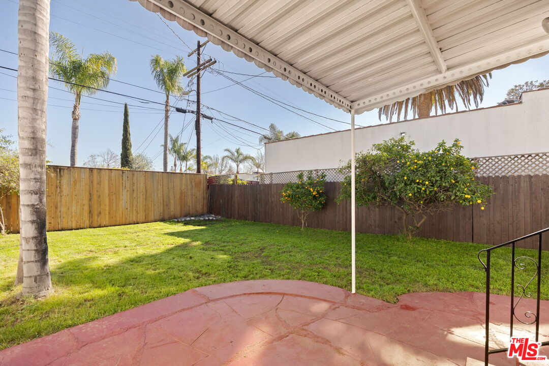 1562 S Crescent Heights Blvd