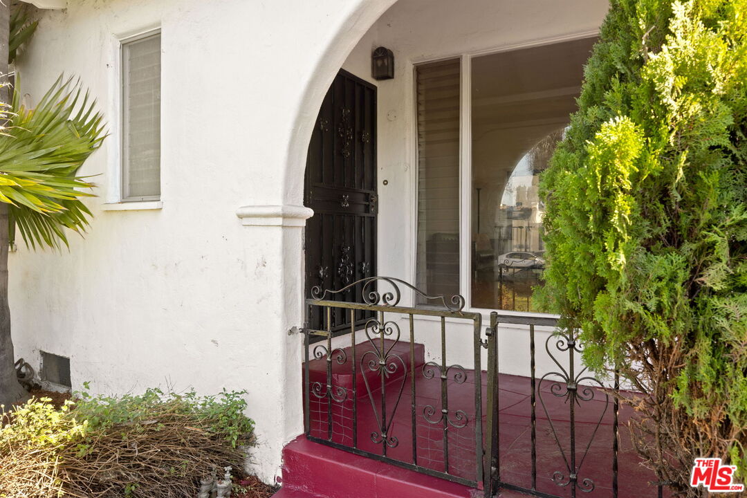 1562 S Crescent Heights Blvd