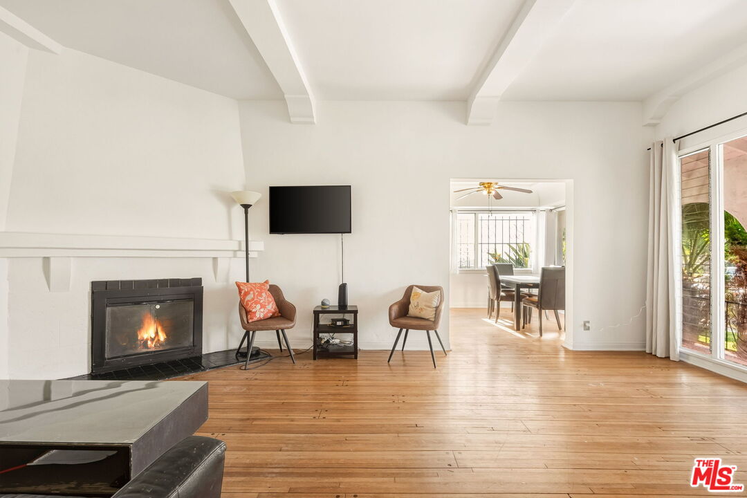 1562 S Crescent Heights Blvd