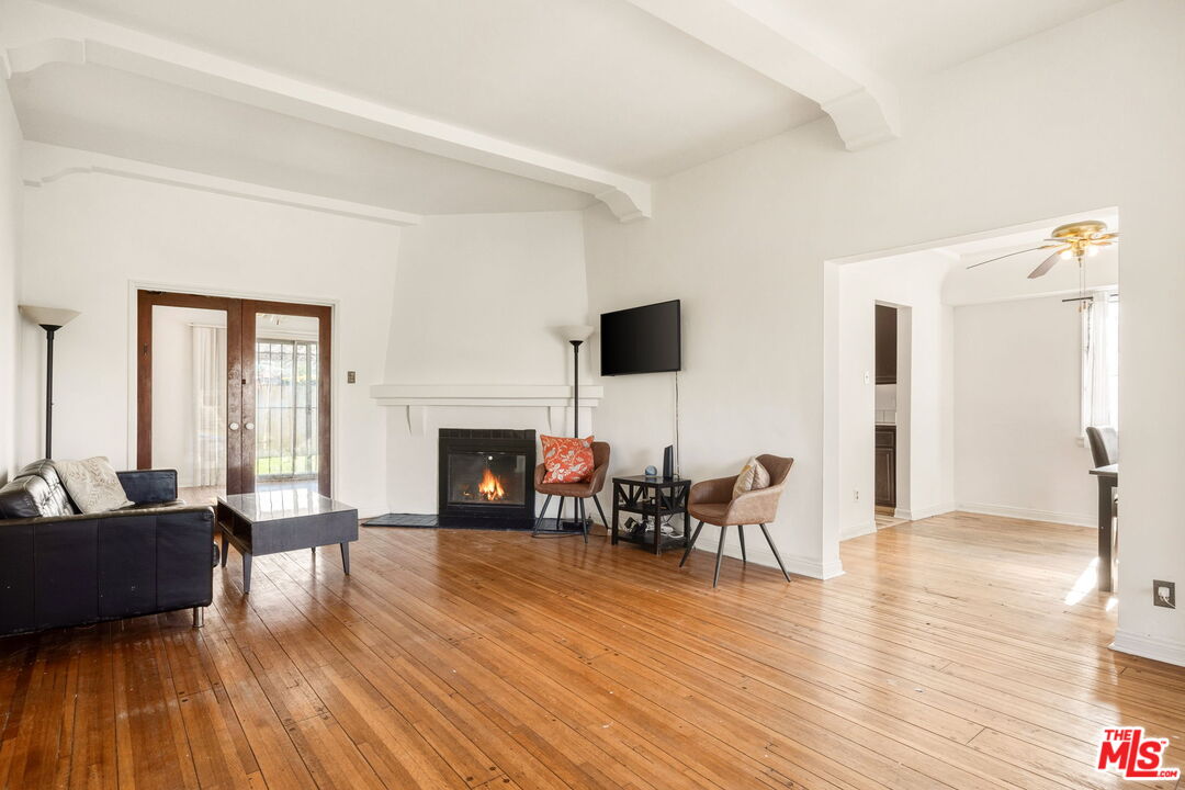 1562 S Crescent Heights Blvd