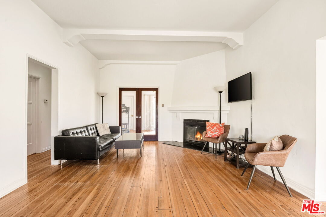 1562 S Crescent Heights Blvd