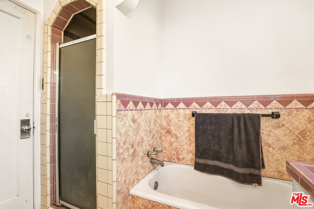 1562 S Crescent Heights Blvd