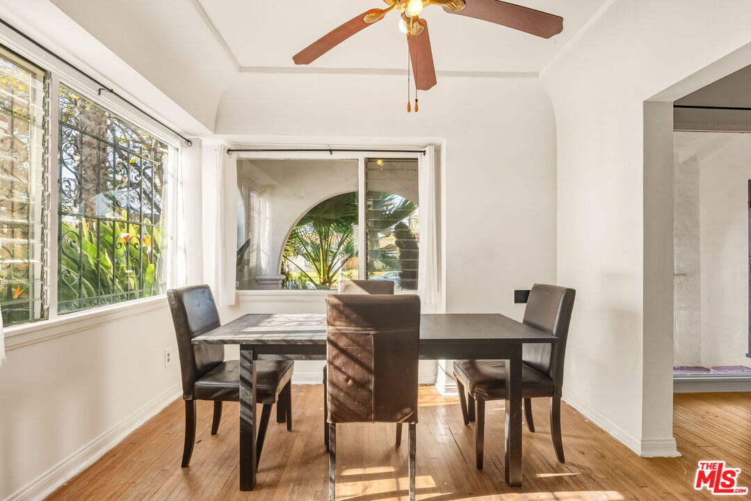 1562 S Crescent Heights Blvd