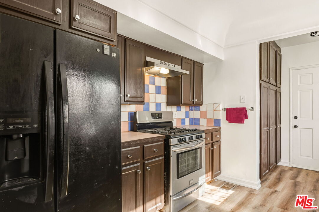 1562 S Crescent Heights Blvd