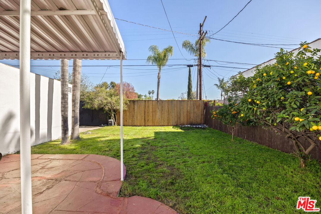 1562 S Crescent Heights Blvd