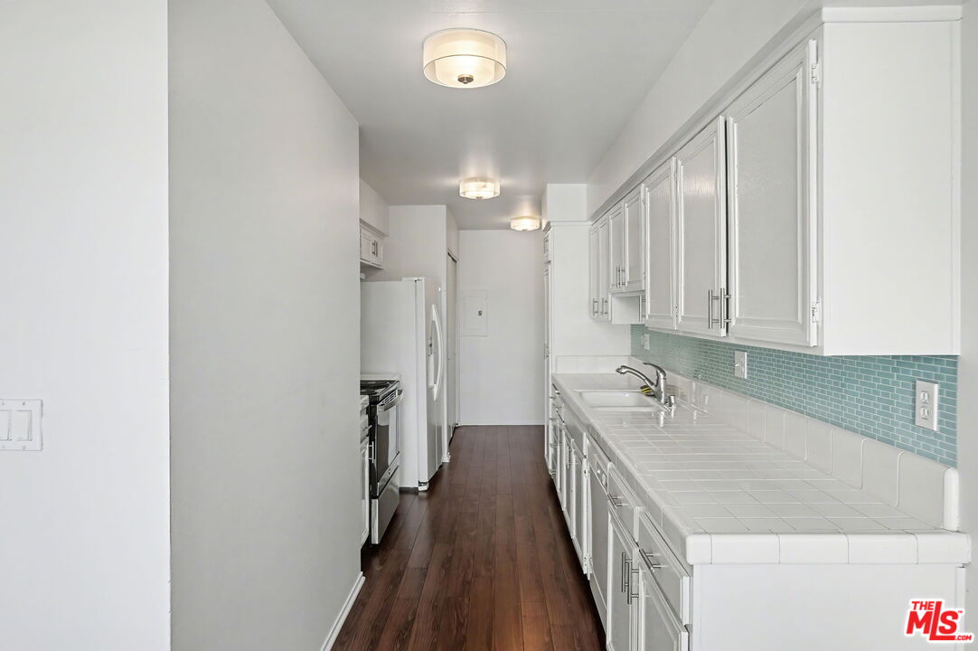 1340 S Beverly Glen Blvd Unit: 112