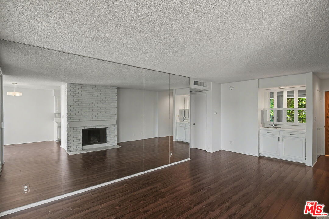 1340 S Beverly Glen Blvd Unit: 112