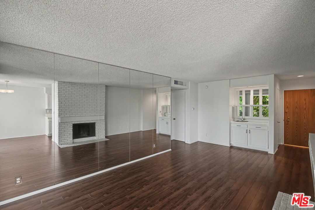 1340 S Beverly Glen Blvd Unit: 112