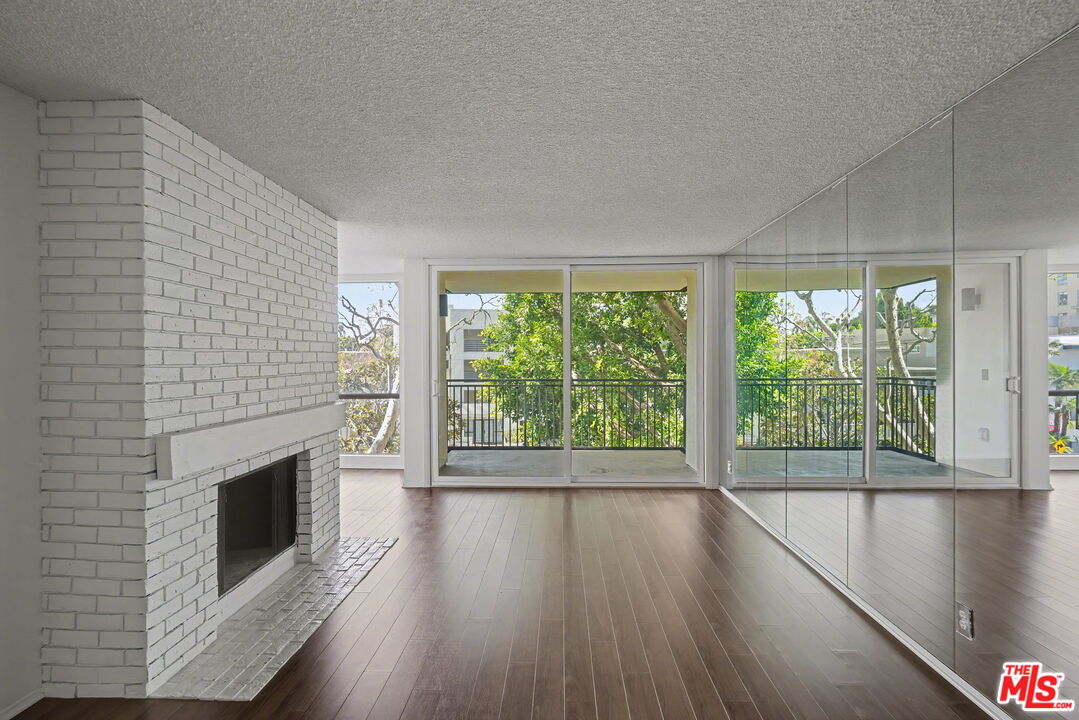 1340 S Beverly Glen Blvd Unit: 112