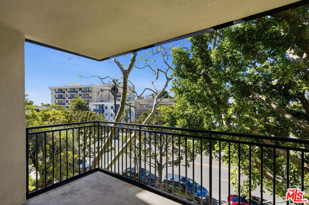 1340 S Beverly Glen Blvd Unit: 112