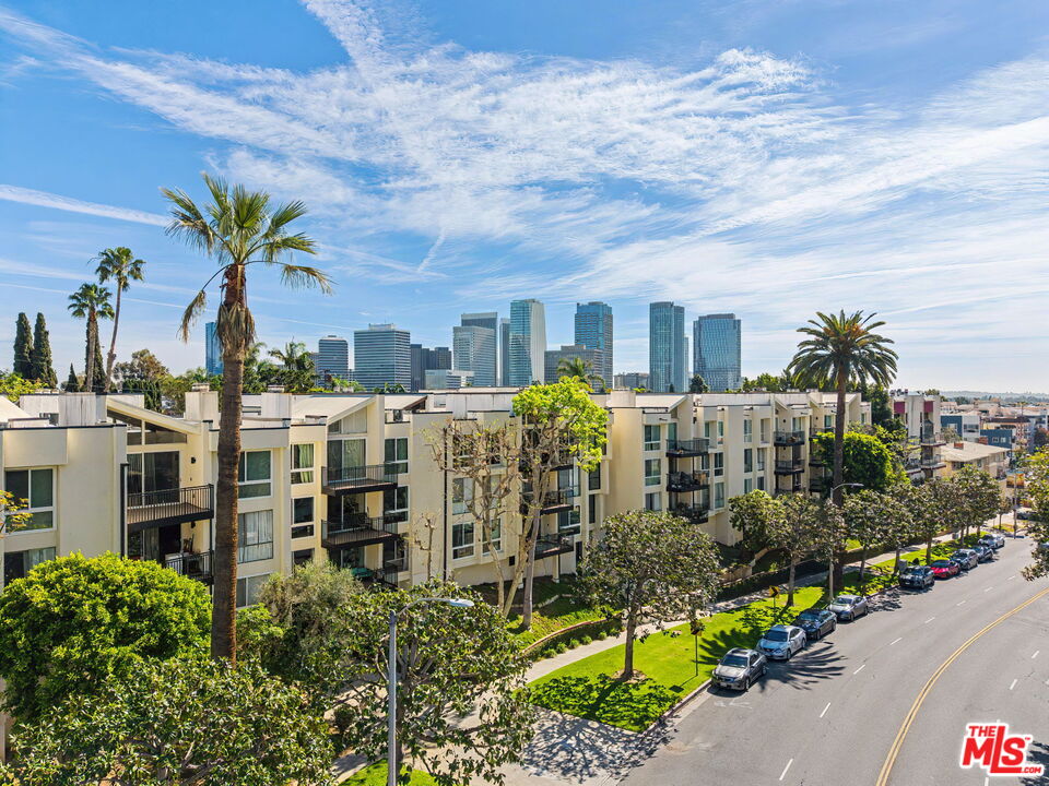 1340 S Beverly Glen Blvd Unit: 112