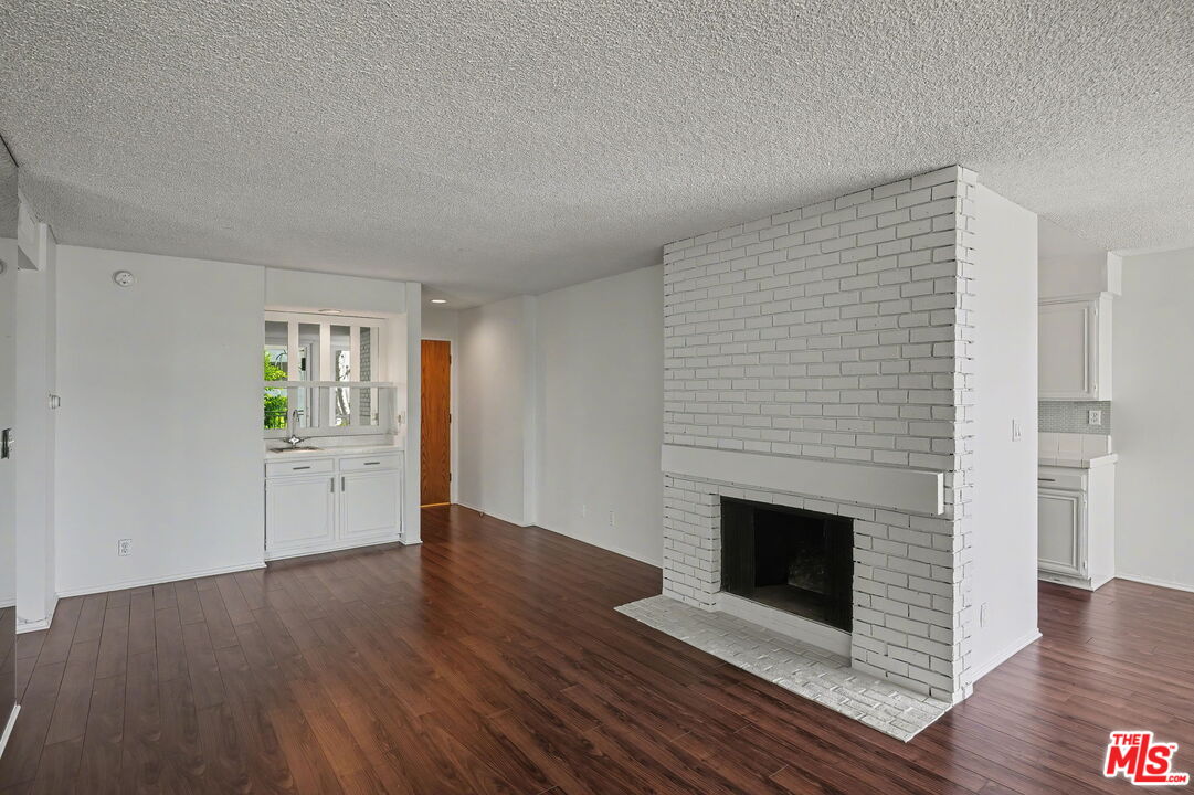 1340 S Beverly Glen Blvd Unit: 112