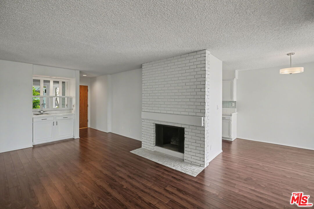 1340 S Beverly Glen Blvd Unit: 112