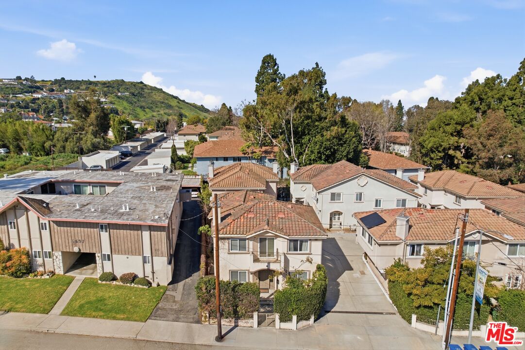 3695 S La Cienega Blvd