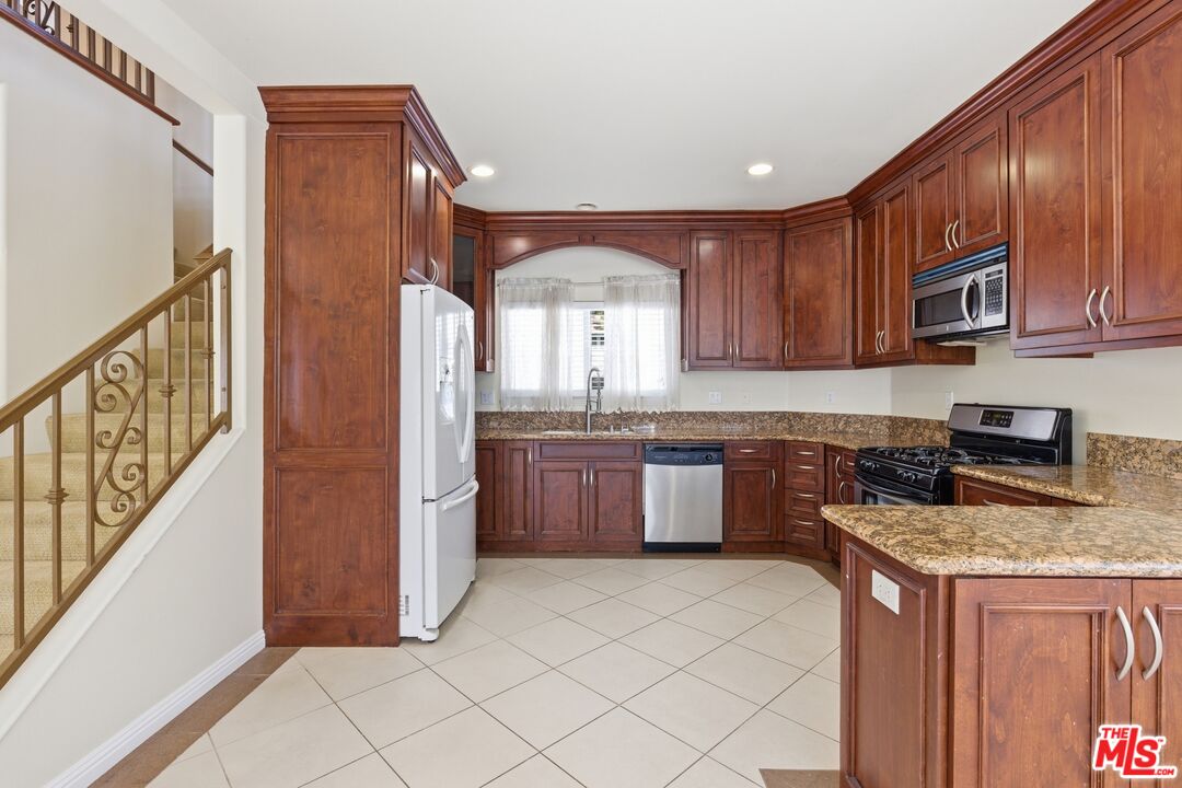 3695 S La Cienega Blvd