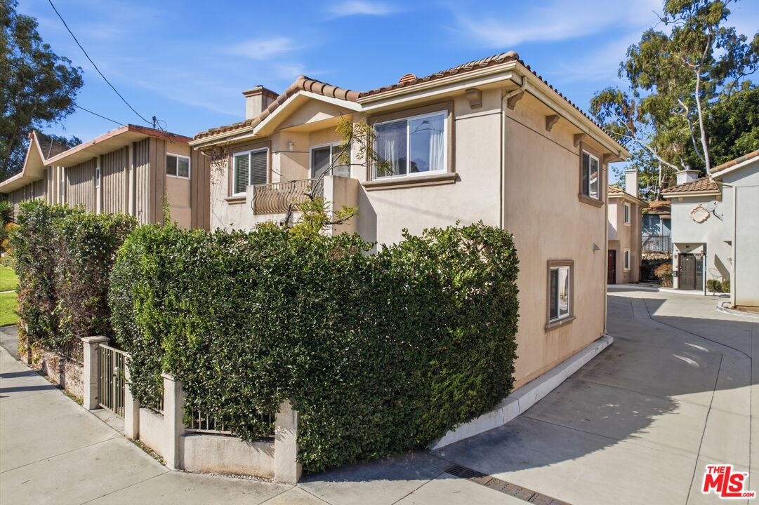 3695 S La Cienega Blvd