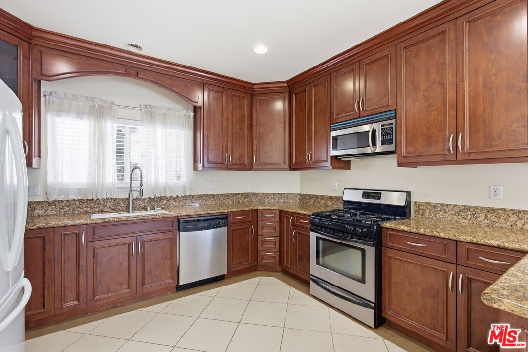 3695 S La Cienega Blvd