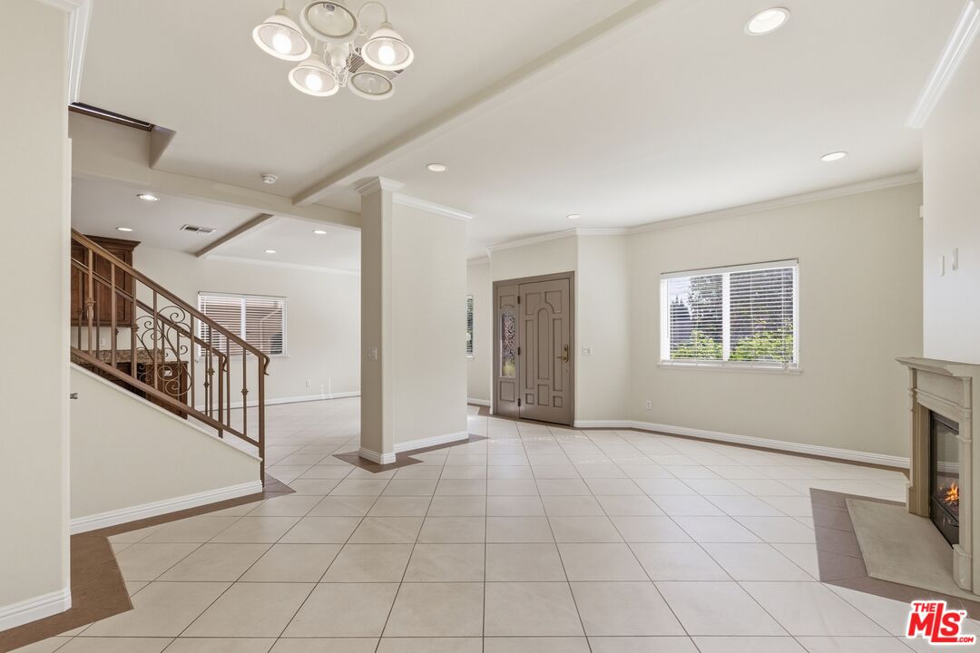 3695 S La Cienega Blvd