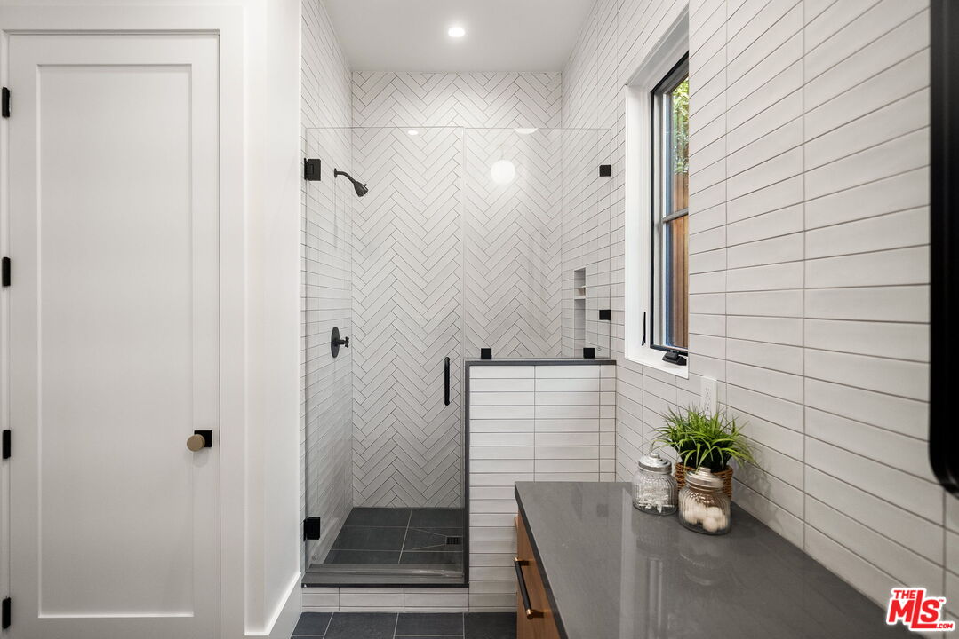 1823 S Shenandoah St