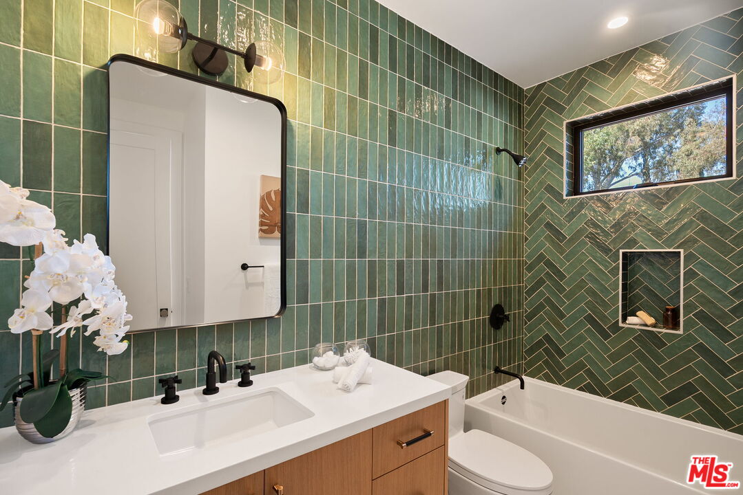 1823 S Shenandoah St