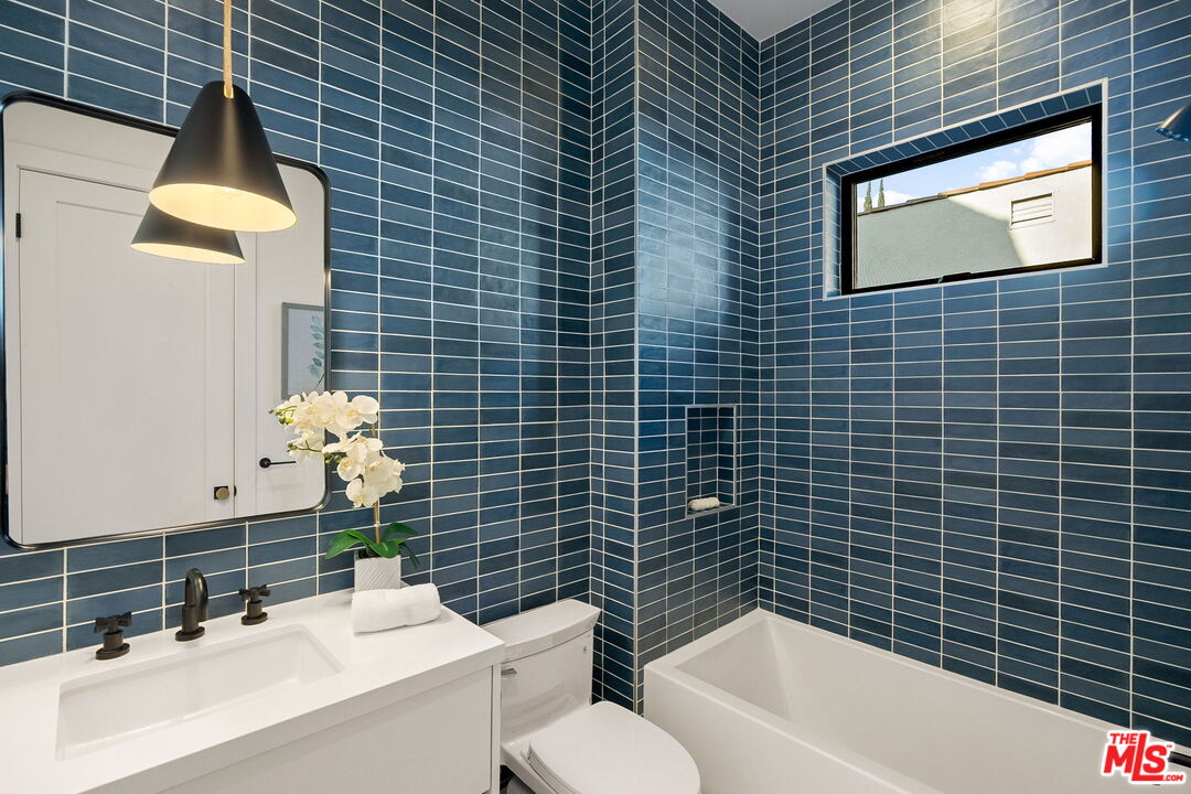 1823 S Shenandoah St