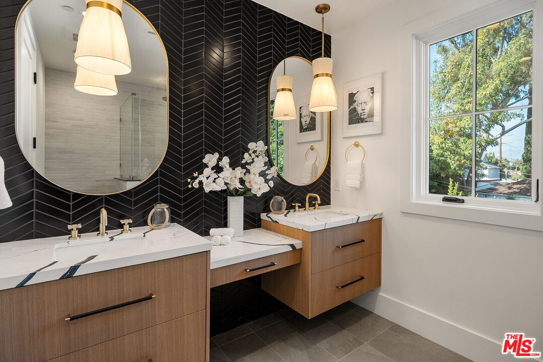 1823 S Shenandoah St