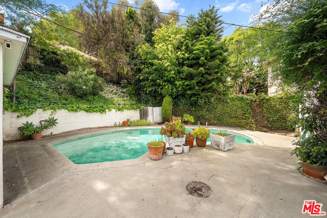 2201 Hillsboro Ave