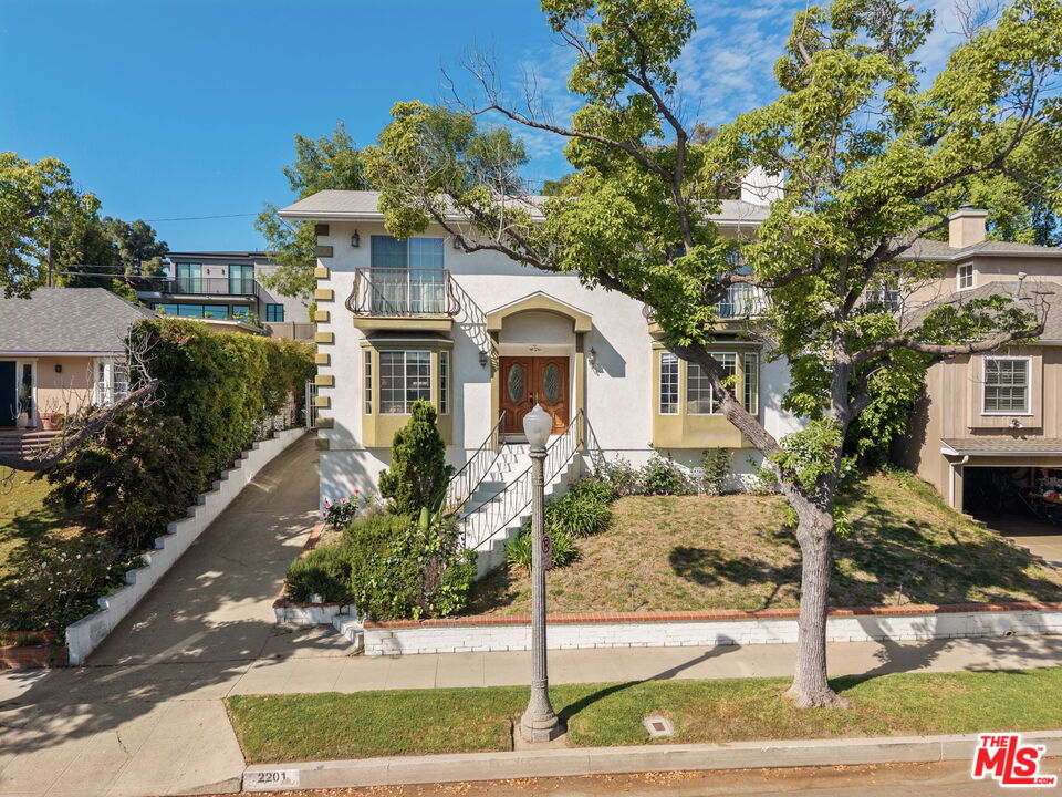 2201 Hillsboro Ave