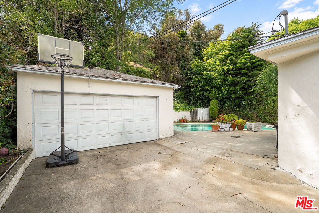 2201 Hillsboro Ave
