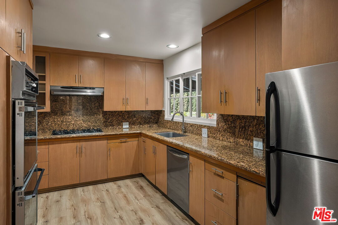 2068 N Beverly Dr
