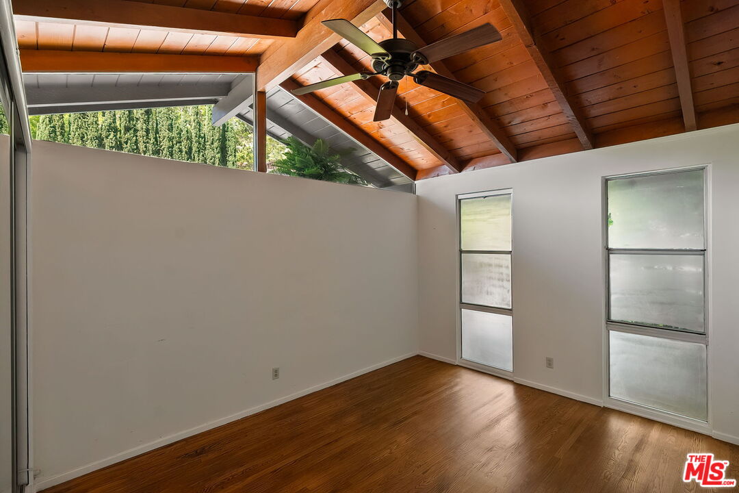 2068 N Beverly Dr