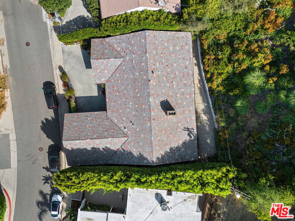 2068 N Beverly Dr