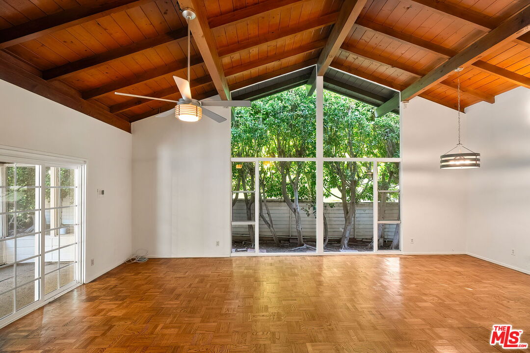 2068 N Beverly Dr