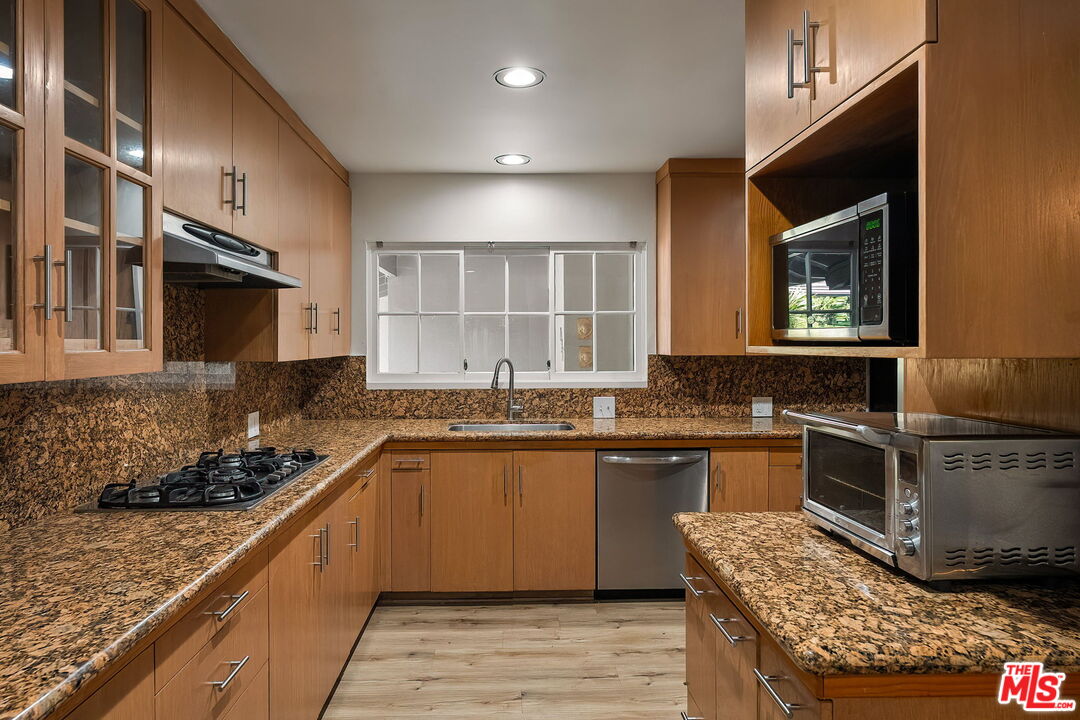 2068 N Beverly Dr