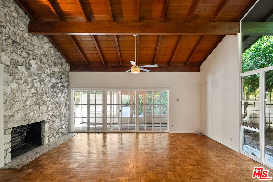 2068 N Beverly Dr