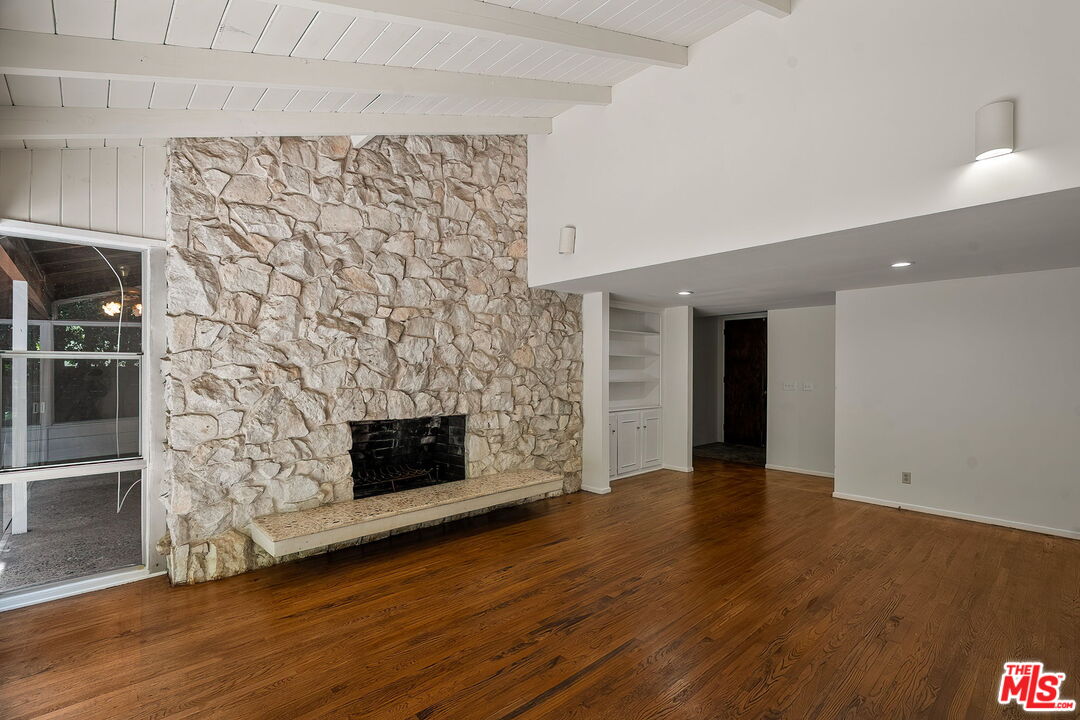 2068 N Beverly Dr