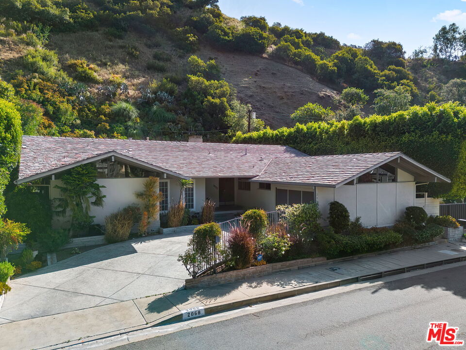 2068 N Beverly Dr