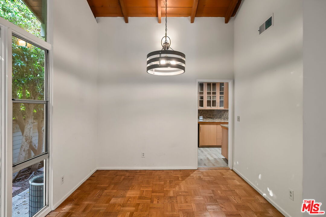 2068 N Beverly Dr