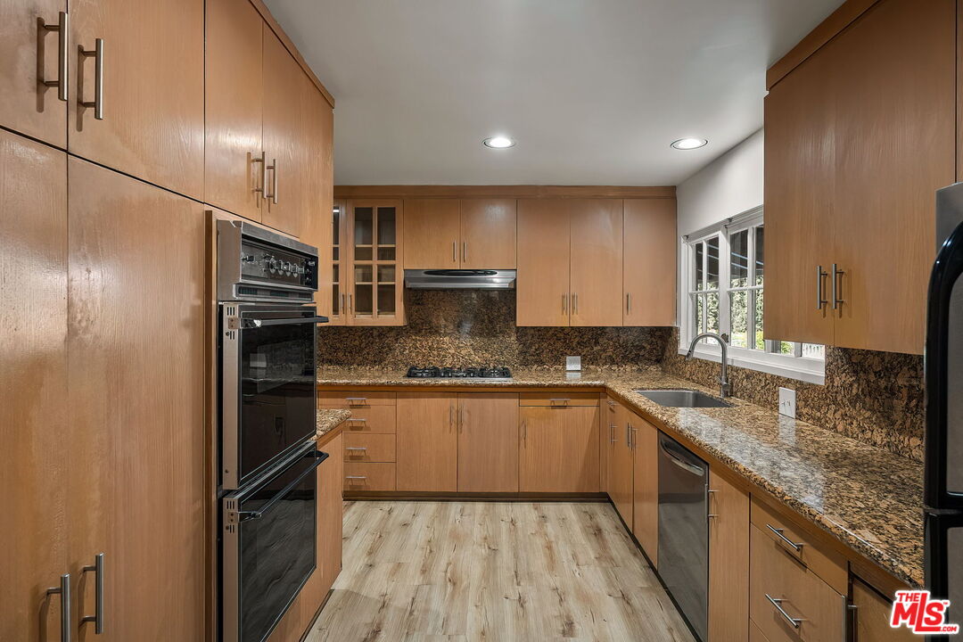 2068 N Beverly Dr