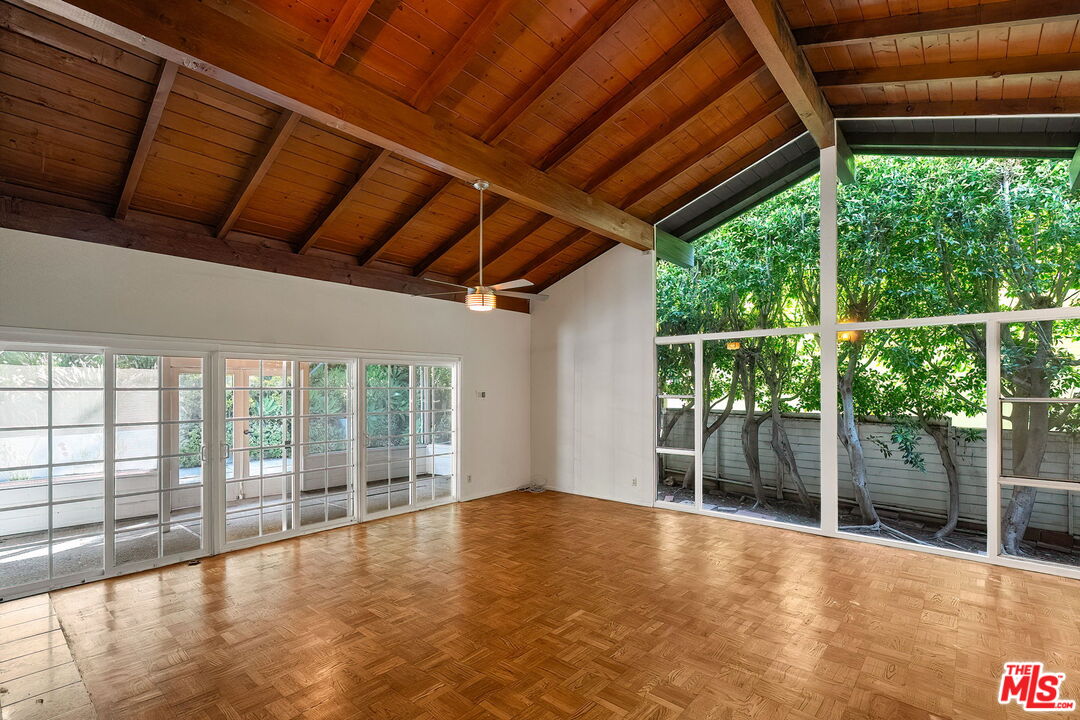 2068 N Beverly Dr