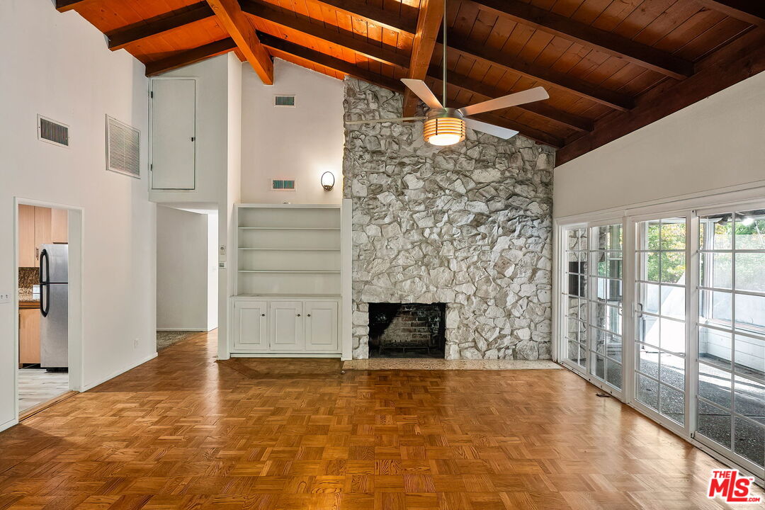 2068 N Beverly Dr