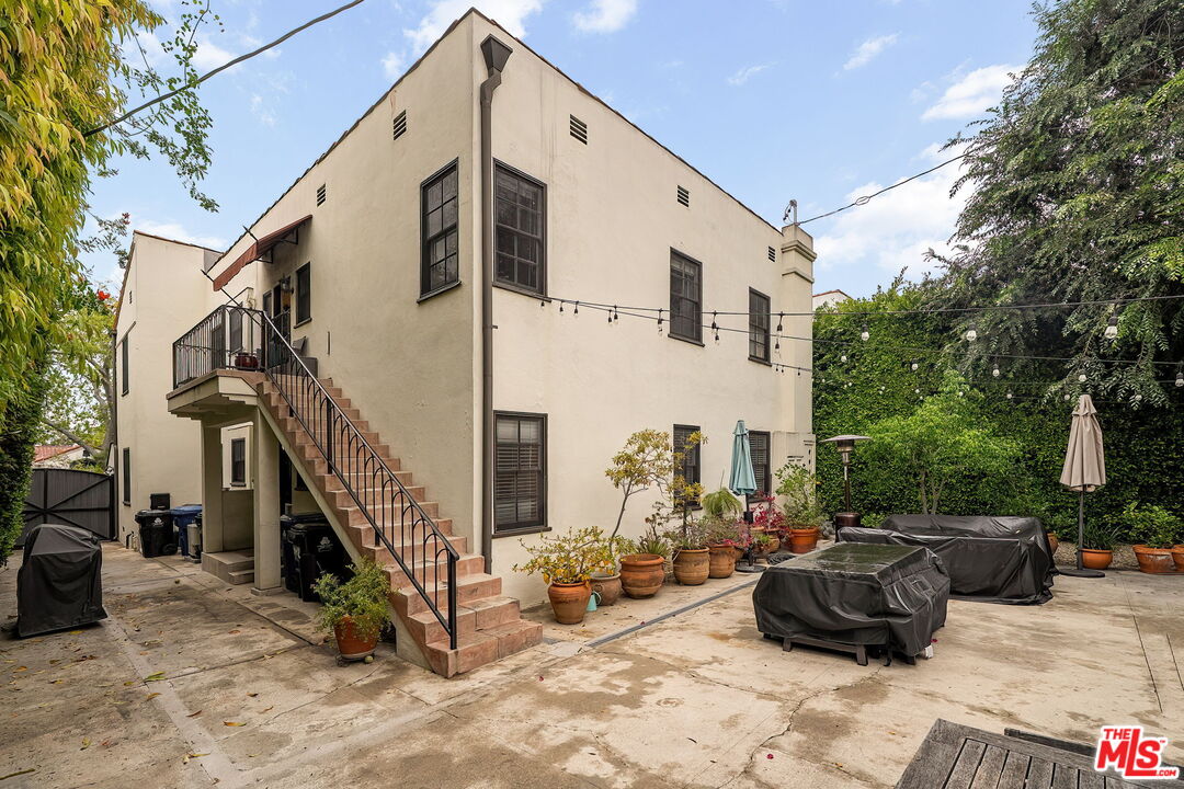 1042 Hi Point St
