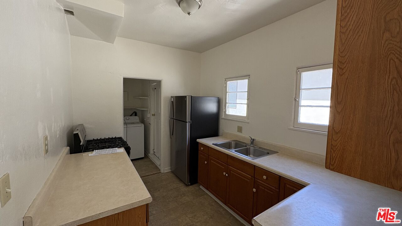 1553 S Durango Ave